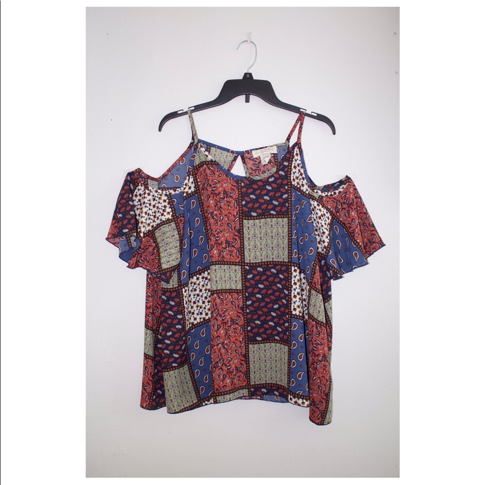 ✨Bandana printed off the shoulder blouse✨